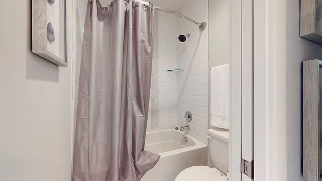 Building Photo - Fully Furnished House on the River! 10 minutes to Downtown