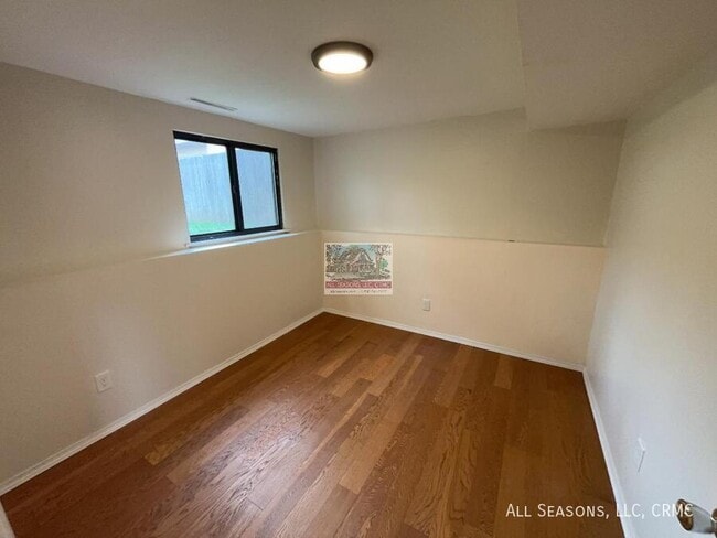 Building Photo - 4715 La Cresta Dr