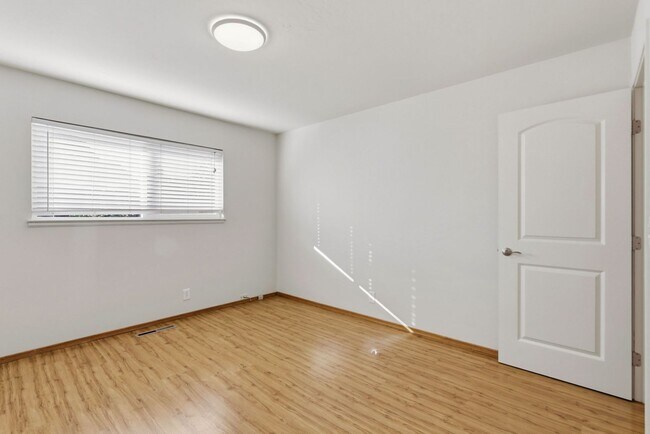 Building Photo - 1559 S Wolfe Rd