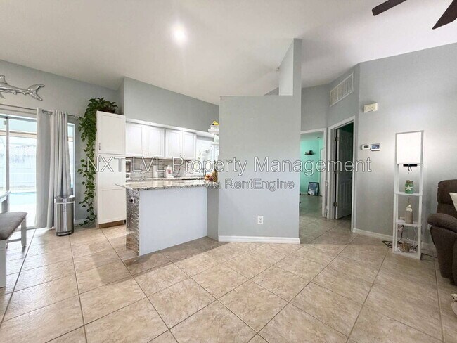 Building Photo - 4213 SW 15th Ave