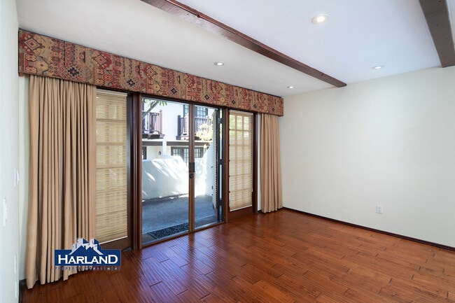 Building Photo - 8668 Villa La Jolla Dr