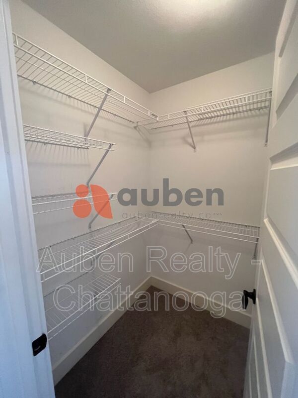Building Photo - 7302 Klingler Ln