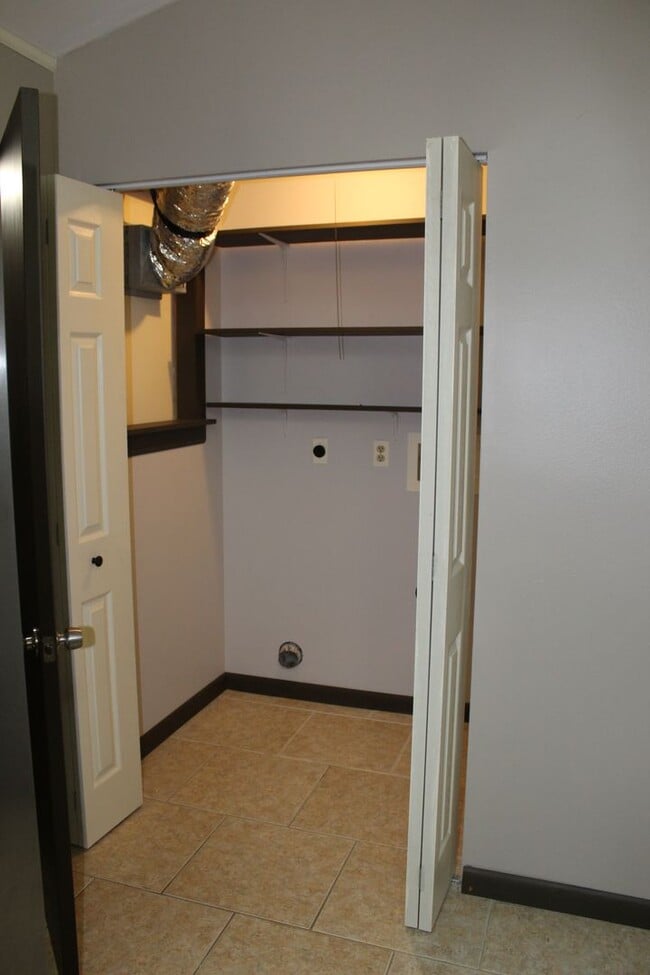 Building Photo - 2 bed 2 bath condo