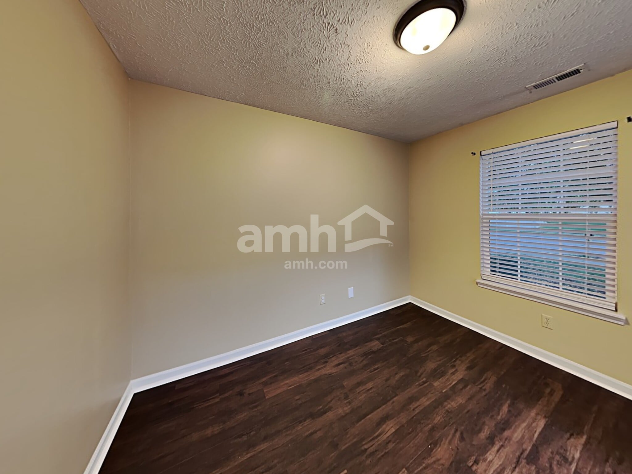 Building Photo - 894 Windsor Ln