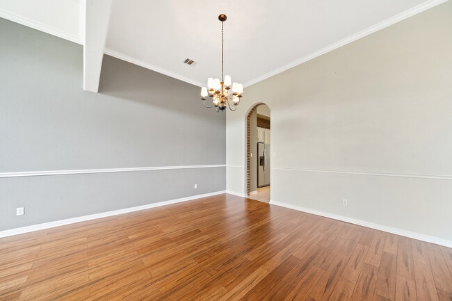 Building Photo - Spacious 4-Bed Luxury Home with Chef’s Kitchen, Fenced Yard, and 3,528 sq ft in Helotes