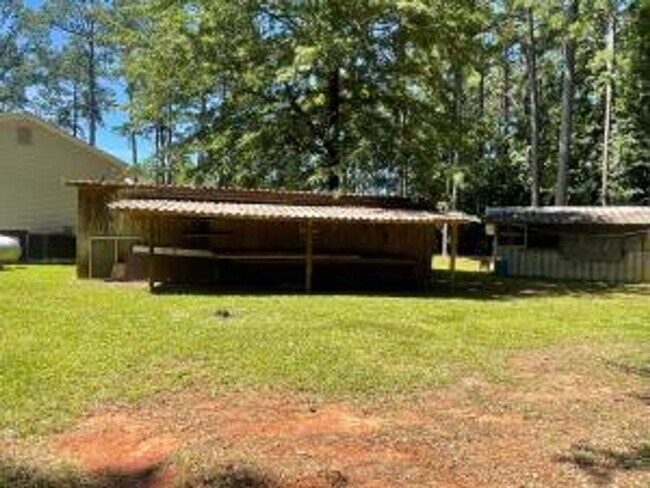 Building Photo - A Getaway Near the Lake- 3 Bedroom, 2 Bath...