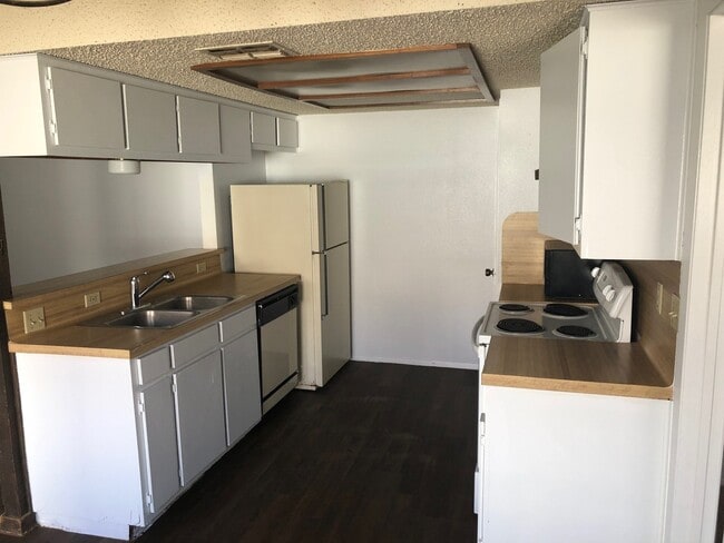 Building Photo - 9609 Aberdeen Way