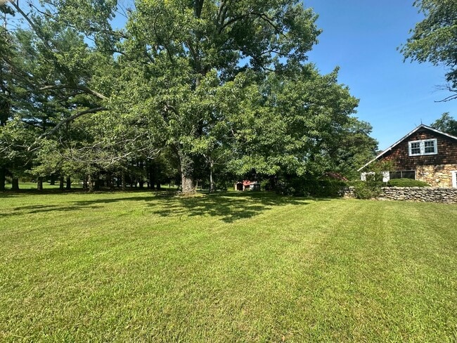 Building Photo - 1281 Otter Hill Rd