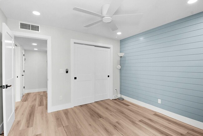 Building Photo - 200 N El Mar Dr