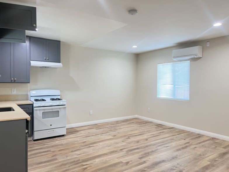 Building Photo - 3934 2nd Ave