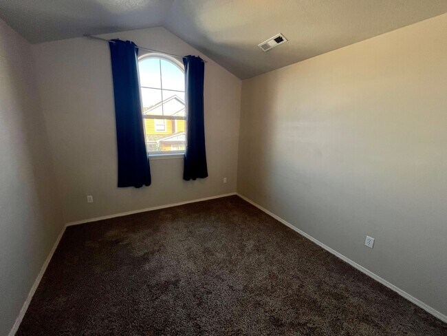 Building Photo - 411 Berrydale Ave
