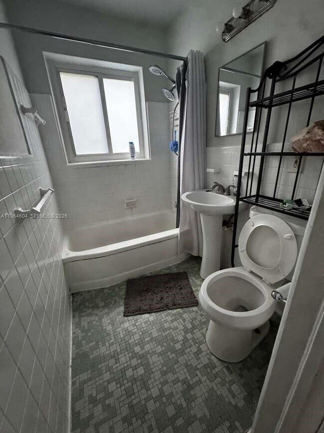 Building Photo - 8110 Crespi Blvd