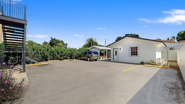 Building Photo - 433 NW 25th Ave