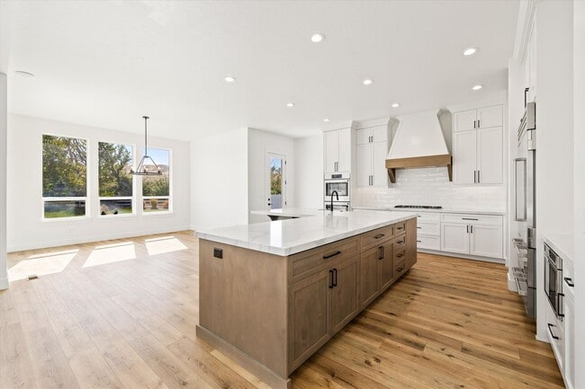 Building Photo - Luxury 5-Bed + Bonus + RV Garage Home for Lease in Dry Creek Ranch