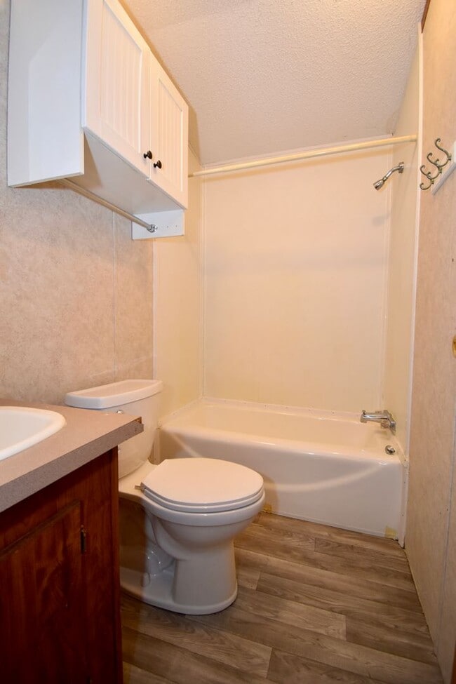 Building Photo - 3 Bedroom 2 Bath Mobile Home in Choudrant