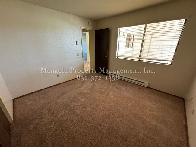 Building Photo - Tanglewood Condominium With Beautiful Bay Views, Fireplace, and Private Deck!!