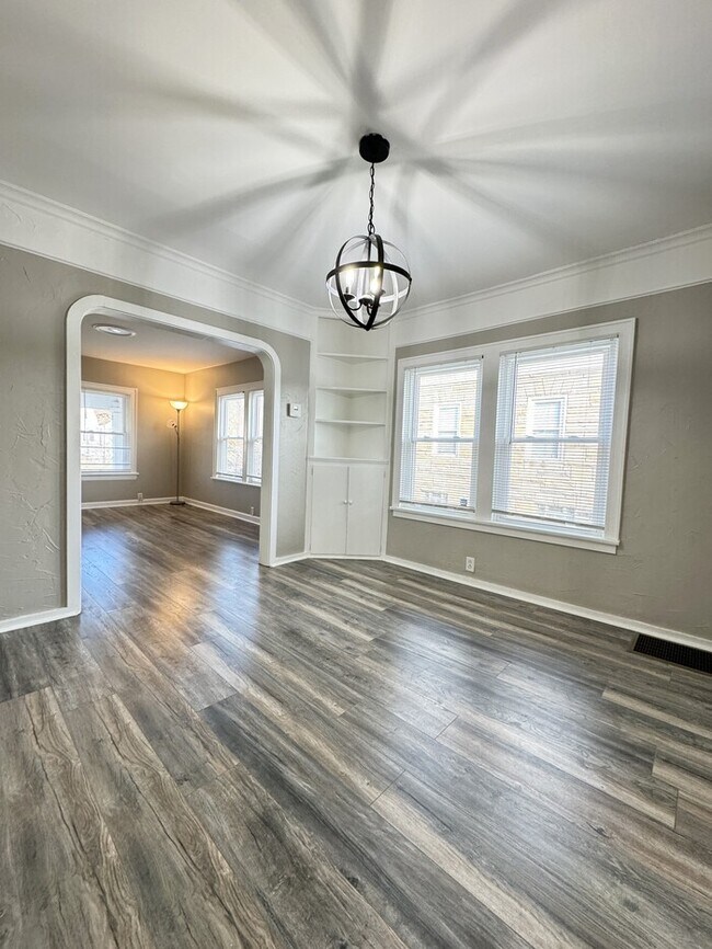 Building Photo - Beautiful updated home