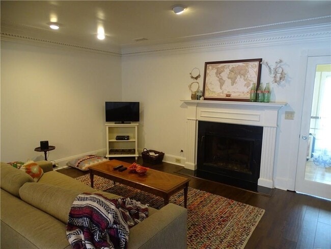 Building Photo - 410 Forestgate Ct