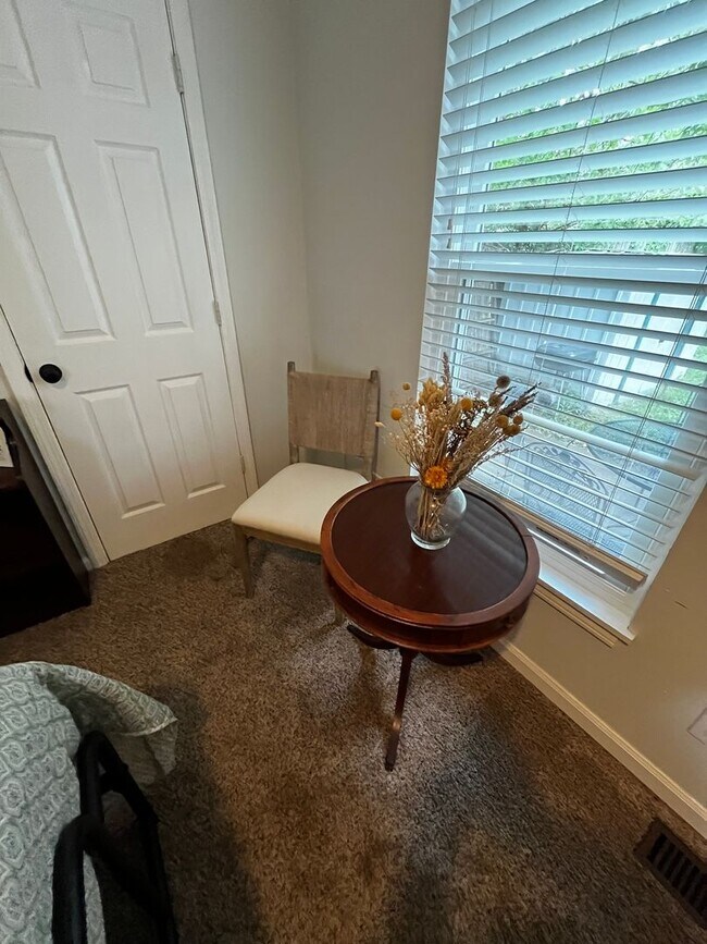 Building Photo - FURNISHED 2-BED w/OFFICE IN SHELBY PARK