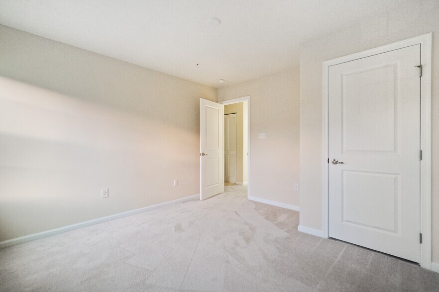 Building Photo - 8042 Hinsdale Ln