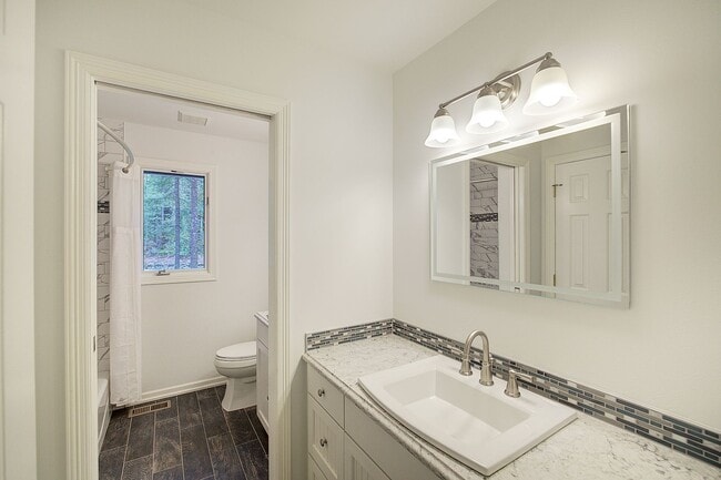 Building Photo - 4bd/3.5ba North Bend Home