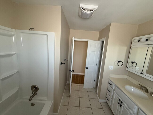 Building Photo - Charming Newly Remodeled 3-Bedroom Home!
