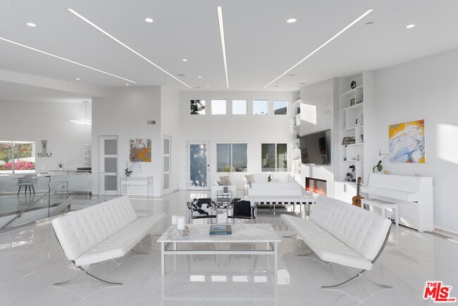 Building Photo - 28405 Via Acero St