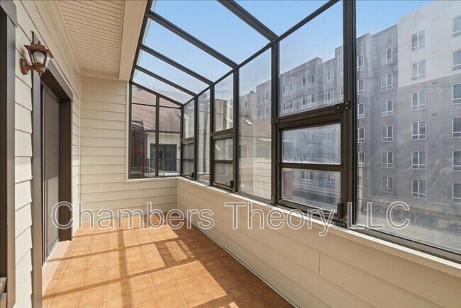Building Photo - 1020 N Stafford St