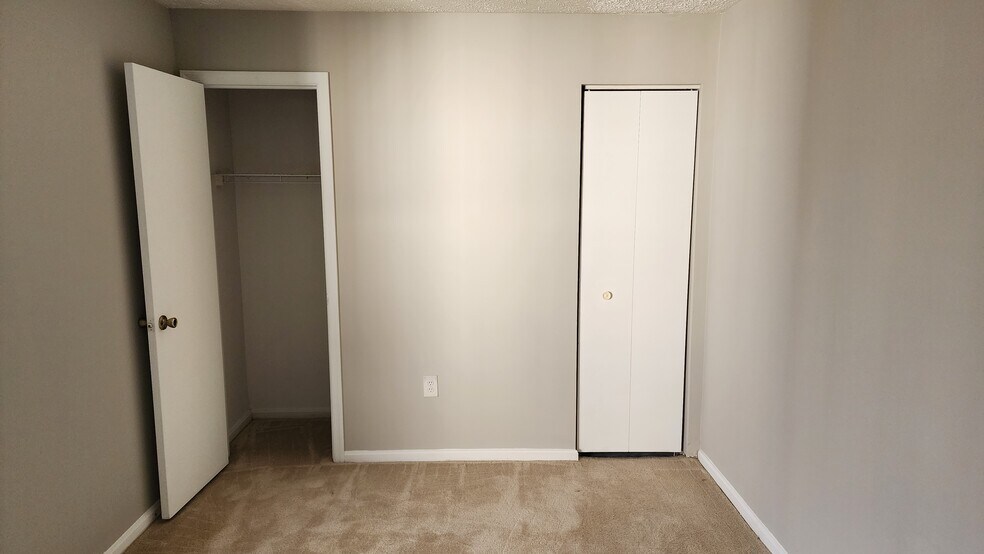 Building Photo - 134 Azalea Ct