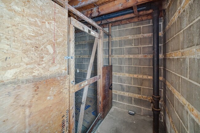 Building Photo - 7019 N Ridge Blvd