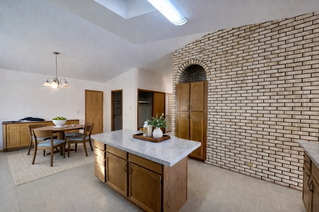 Building Photo - Gorgeous Ranch Home Available Immediately!