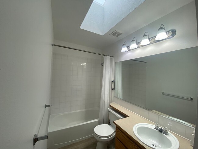 Building Photo - BEAUTIFUL GLENEDEN HEIGHTS HOUSE NEXT TO P...