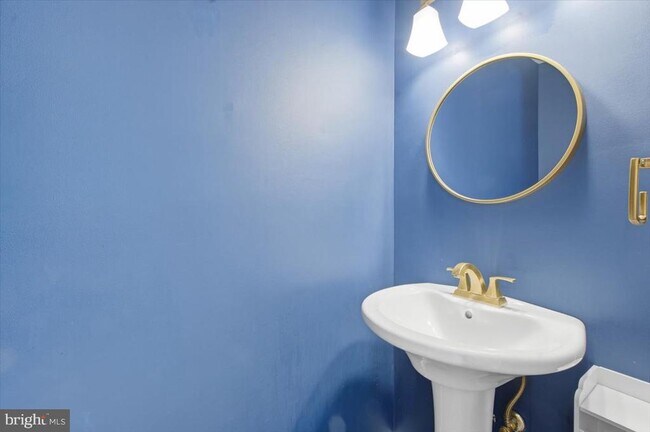 Building Photo - 14187 Royal Oak Ln