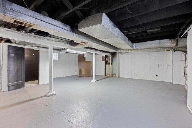 Building Photo - HYDE PARK -Move In This Week, Get $500 Bac...