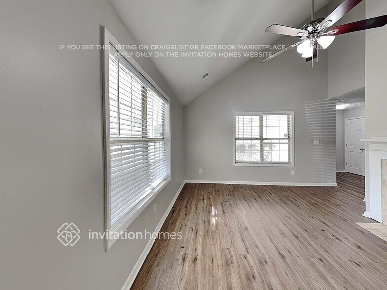 Building Photo - 1052 Autumn Crest Dr