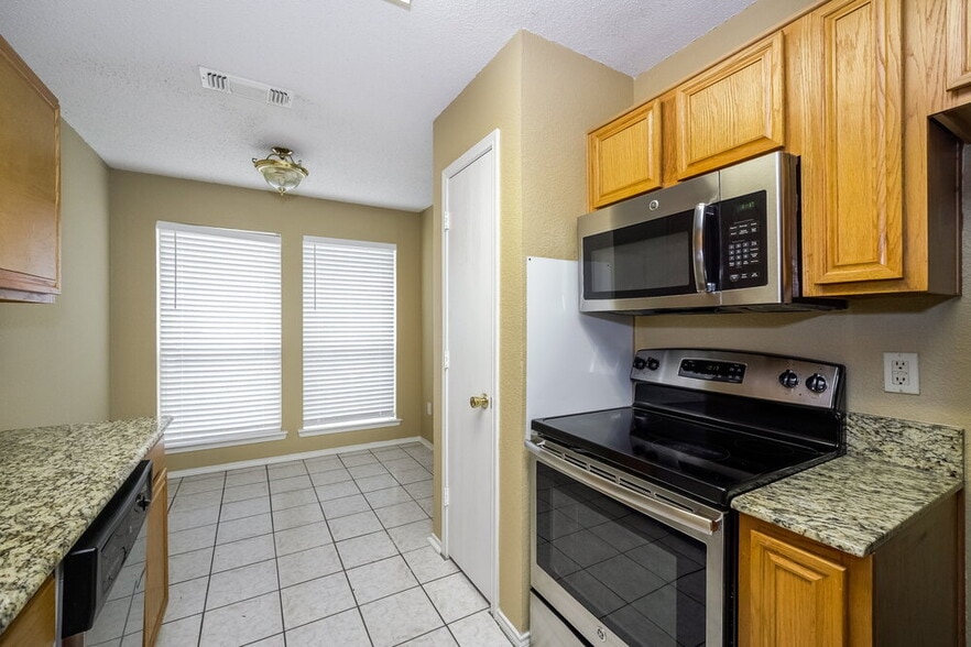 Building Photo - 2605 Trabuco Canyon Rd