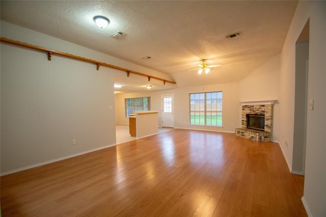 Building Photo - 2404 Whispering Creek Dr