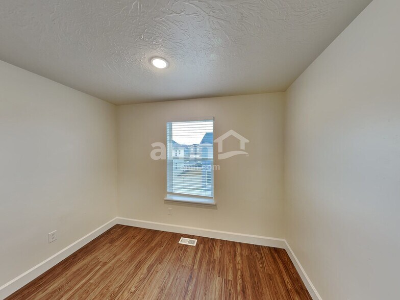 Building Photo - 2364 Surry Way