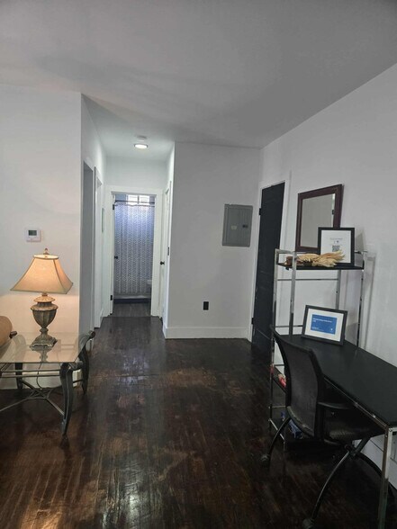 Building Photo - 11765 Glenfield Ave