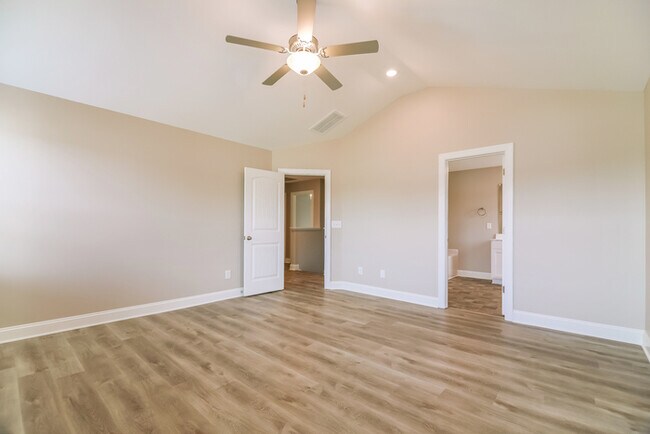 Building Photo - Beautiful 4 Bedroom Home in Youngsville, NC