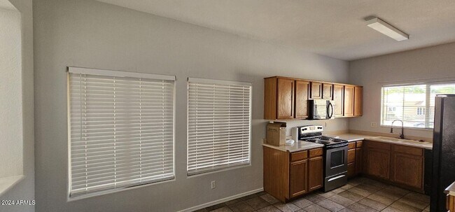 Building Photo - 9426 W Monroe St