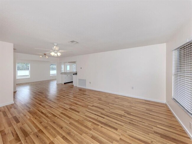 Building Photo - 1215 Mango Ave