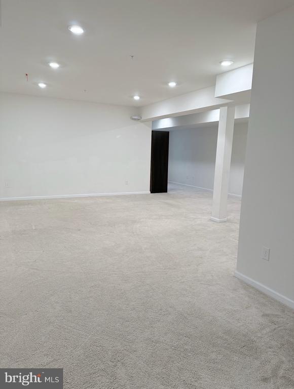 Building Photo - 113 Thomond Way