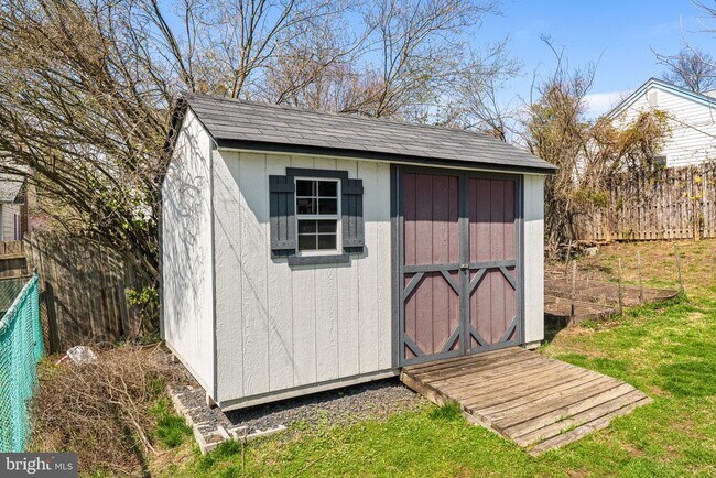 Building Photo - 268 Maple Ave