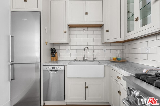 Building Photo - 1929 Tamarind Ave