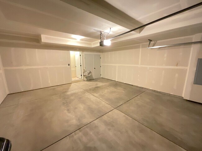 Building Photo - 3 Bedroom Townhome Available Near Dublin Blvd & Bridle Pass Dr!