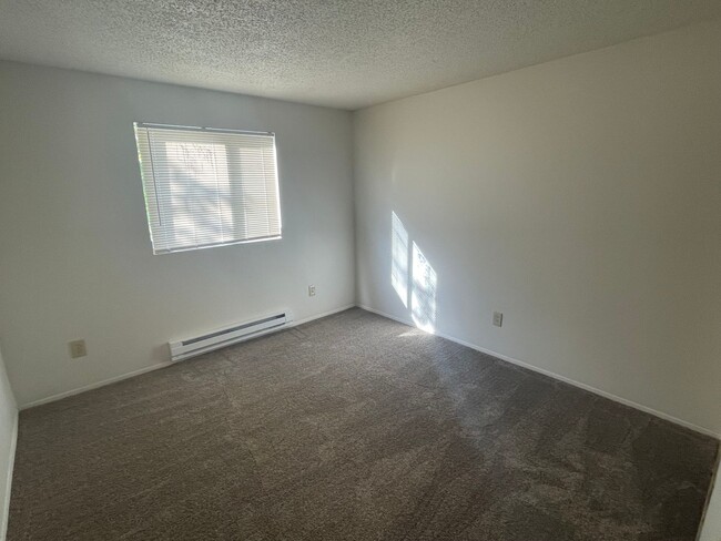 Building Photo - Great 3 Bedroom 1.75 Bathroom Condo! Washe...