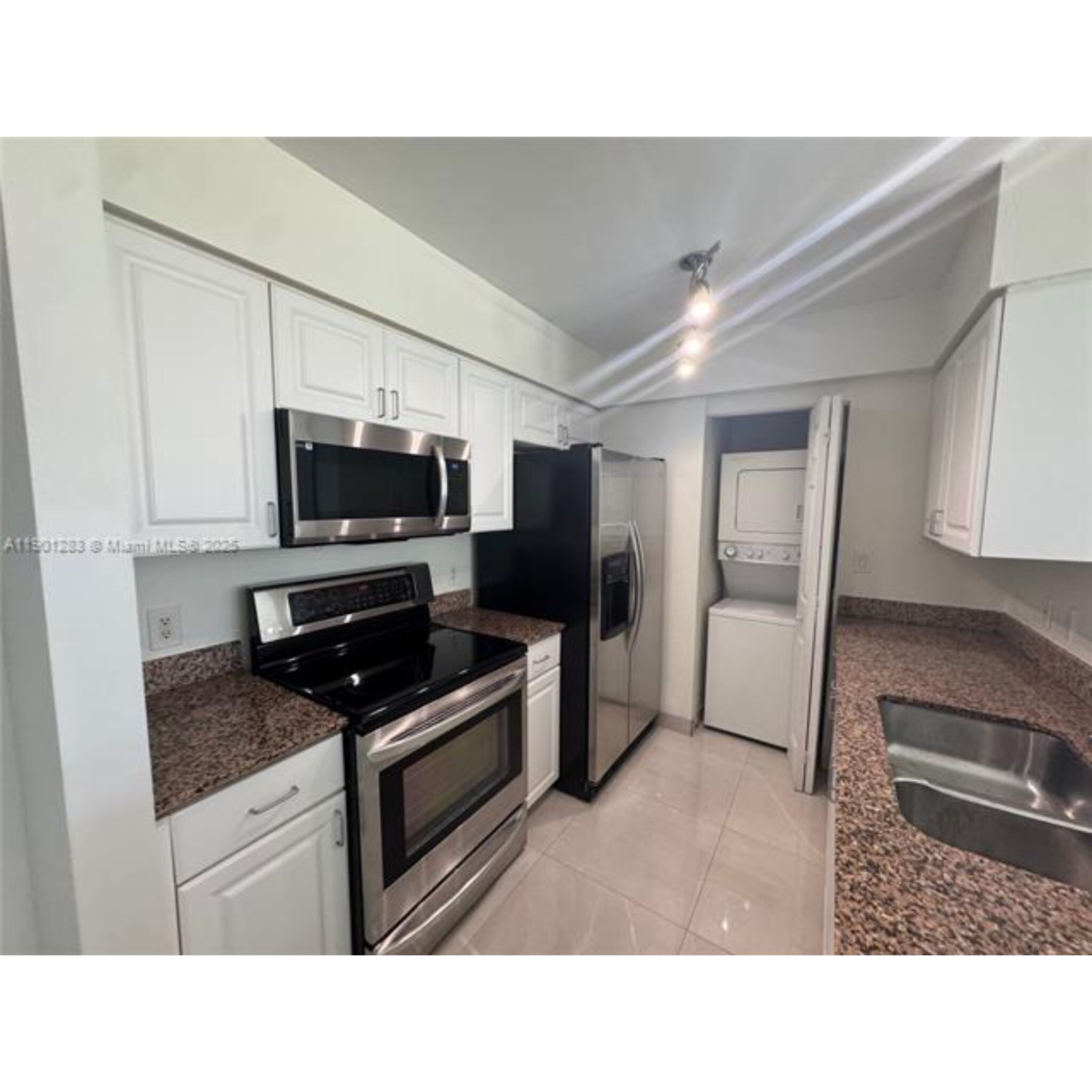 Building Photo - 1250 S Miami Ave