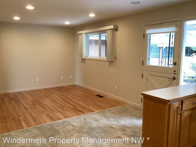 Building Photo - 2 br, 1.5 bath House - 234 Heather Rd