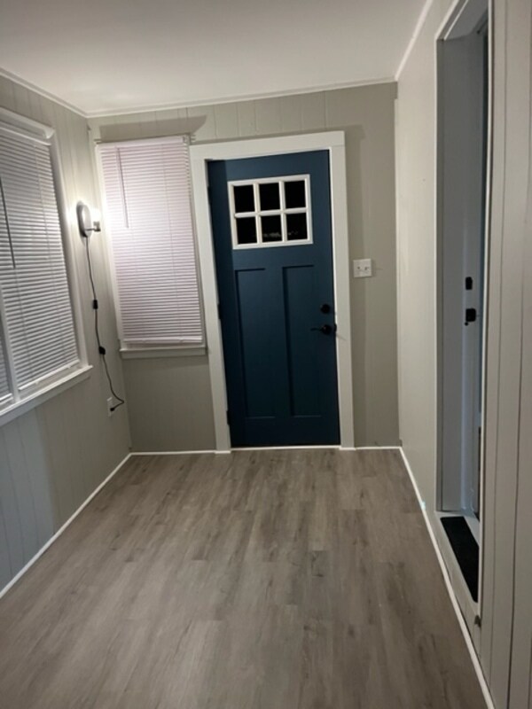 Building Photo - 346 E Bernhard Ave